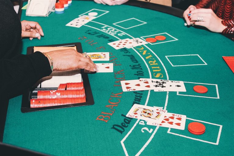 Éléments d’une table de blackjack : Les détails cruciaux