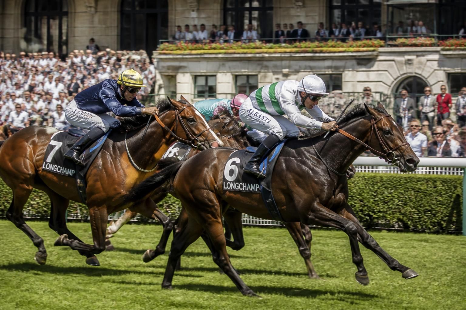découvrez l'histoire fascinante des prix ganay, une célèbre course hippique se déroulant à l'hippodrome de longchamp, entre tradition et passion du turf.